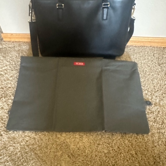 Tumi Black Leather Chandler Business Briefcase - Picture 5 of 9